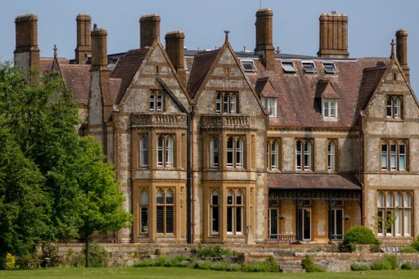 Clayesmore-boarding-school-uk-building-campus