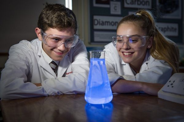 Kingswood-boarding-school-uk-science-chemistry