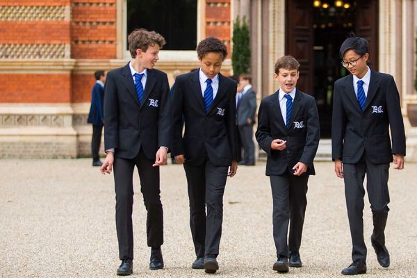 dulwich-college-boarding-school-uk-students-campus