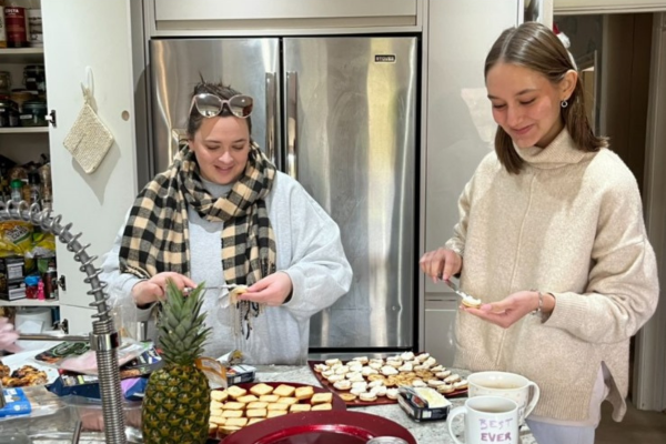 British Christmas traditions for international students to take part in