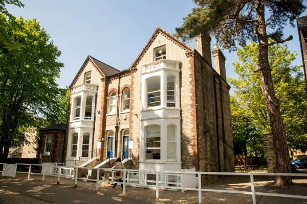 st-andrews-college-boarding-school-UK-campus-building