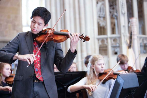 wells-cathedral-boarding-school-uk-music-violin